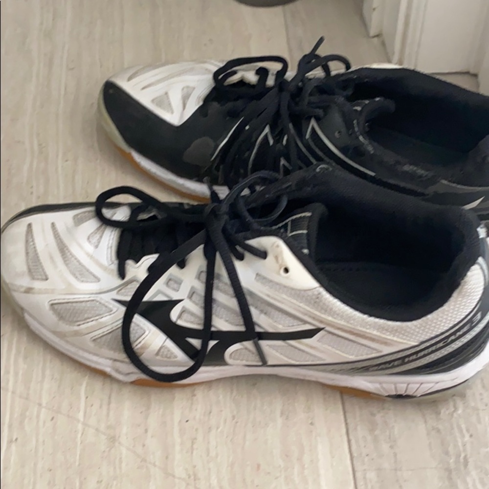 mizuno volleyball shoes